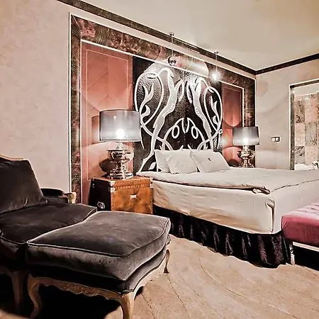 Royal Castle Design &