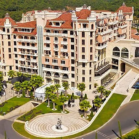 Royal Castle Design &