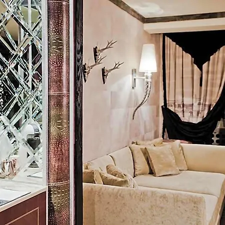 Royal Castle Design &