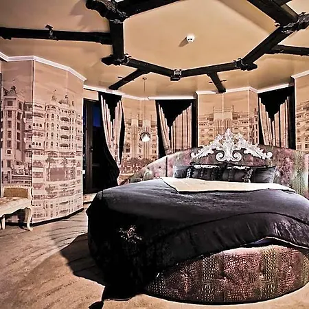 Royal Castle Design & ホテル