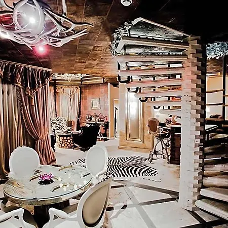 Royal Castle Design &