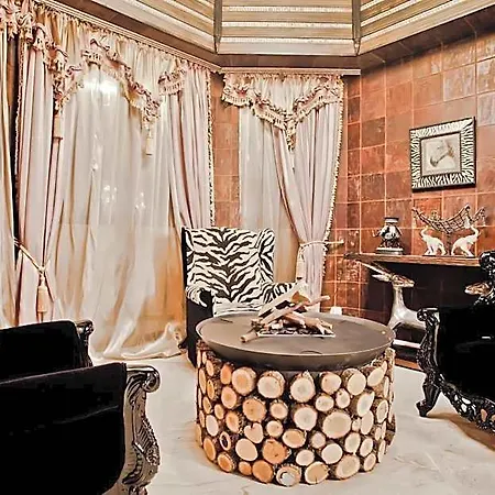 Royal Castle Design & スヴェティ・ヴラス