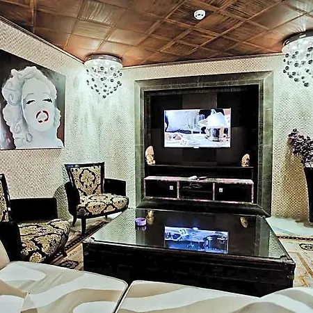 Royal Castle Design &