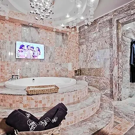 Royal Castle Design & スヴェティ・ヴラス